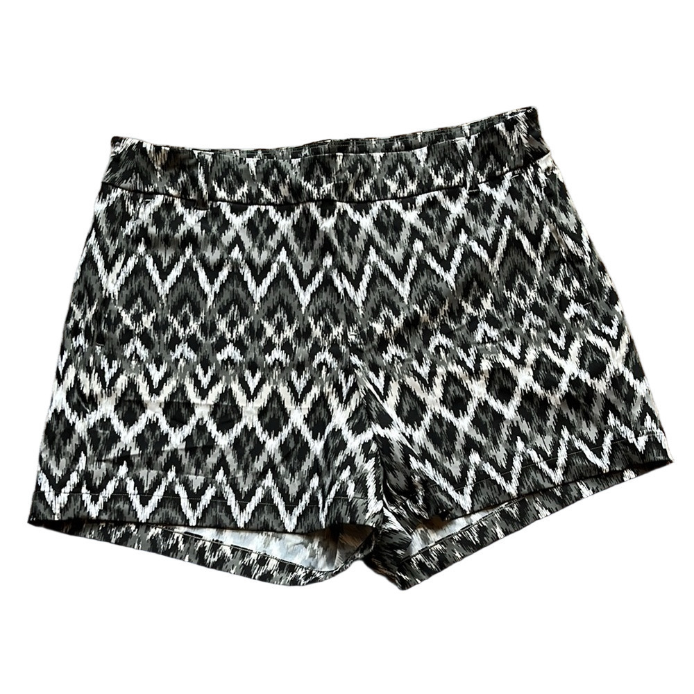 Spanx Stylish Black and White Women's Shorts - Size Medium